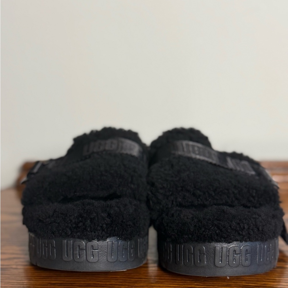 UGG Women’s Black Fluff Fluffita Platform Logo Slipper Sandal - Picture 4 of 10